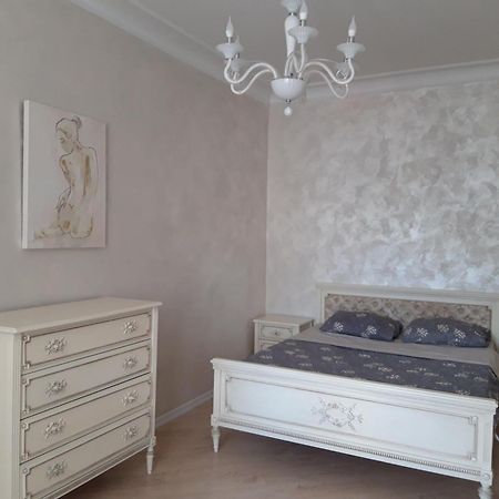Luxury Apartment In The Center Κισινάου Εξωτερικό φωτογραφία
