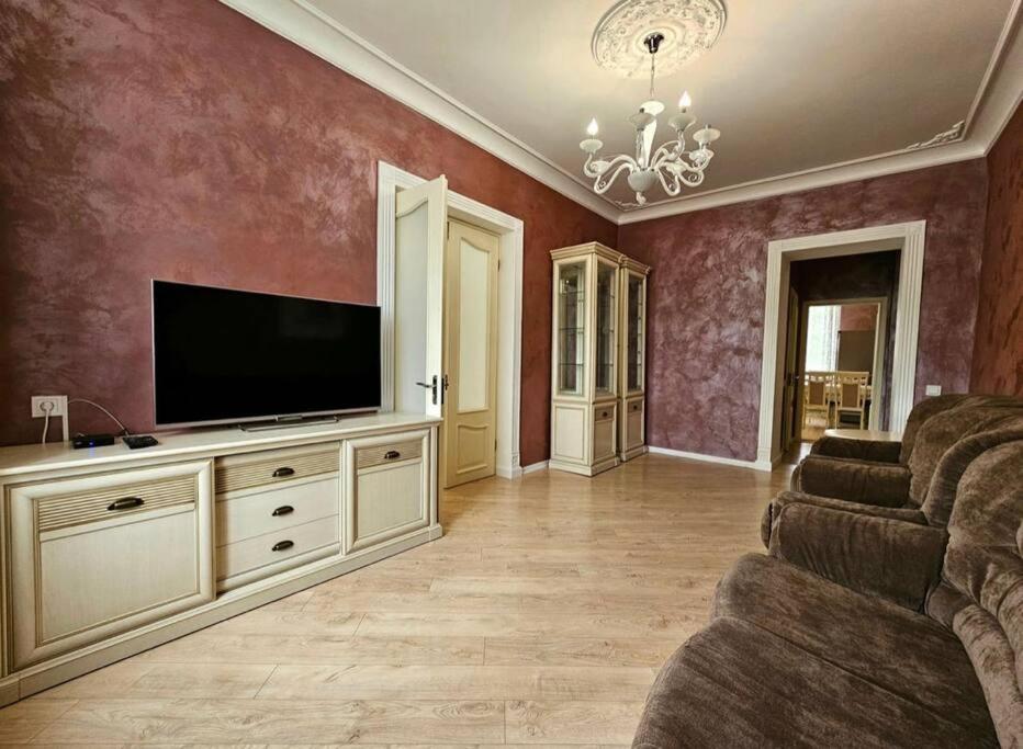 Luxury Apartment In The Center Κισινάου Εξωτερικό φωτογραφία