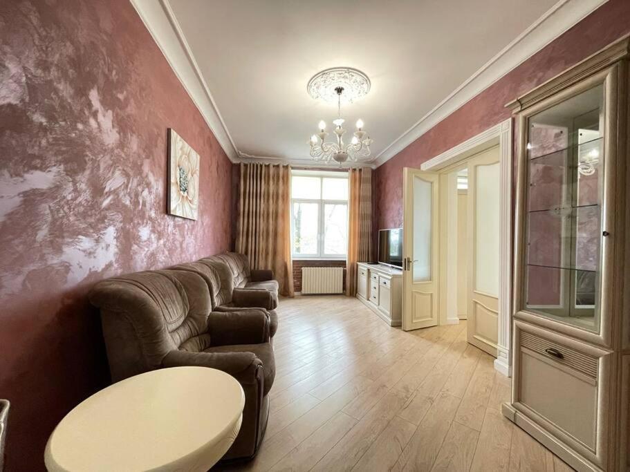 Luxury Apartment In The Center Κισινάου Εξωτερικό φωτογραφία