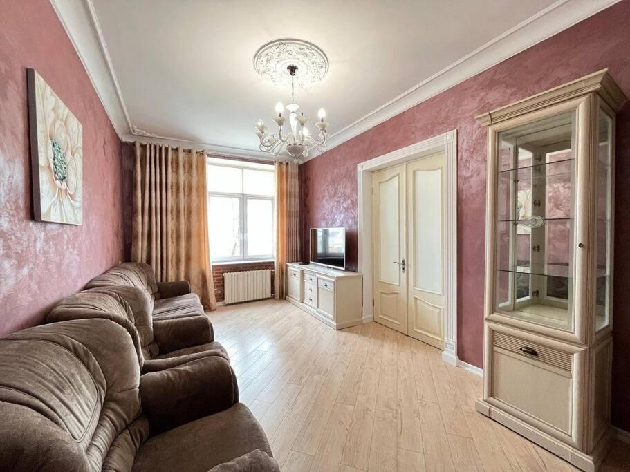 Luxury Apartment In The Center Κισινάου Εξωτερικό φωτογραφία